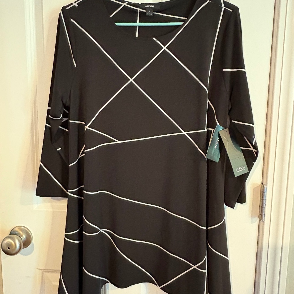 Alfani Tunic Top Womens Size M Black and White 3/4 Length Sleeves NEW WITH TAGS